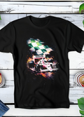 T-shirt noir à motif demi-teinte Old Money Voiture de course - OM012