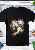 T-shirt noir en demi-teintes de style Old Money,  Horloge Plaget OM021