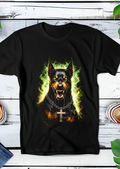 T-shirt noir à motif demi-teinte « Dobberman avec croix AS010